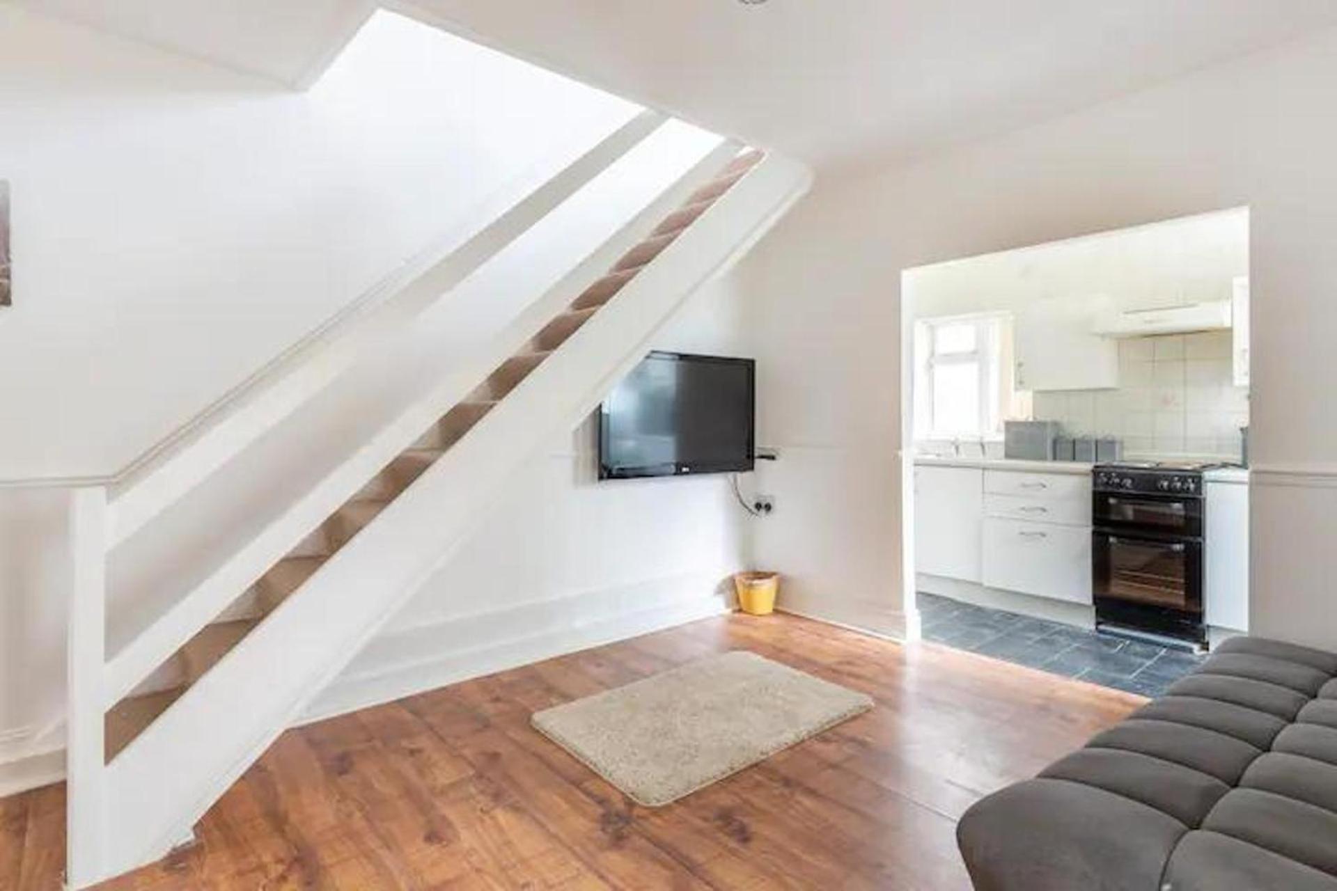 Cheerful Maisonette In The Heart Of Orrell Park Apartment *