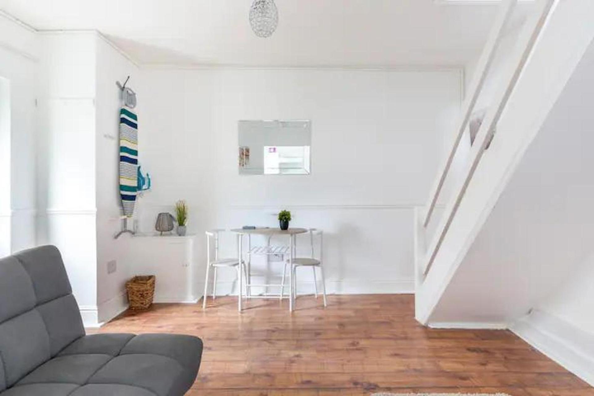 Cheerful Maisonette In The Heart Of Orrell Park *